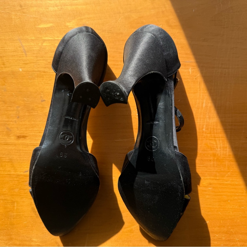 CHANEL black satin heels, size 39 - Picture 9 of 10